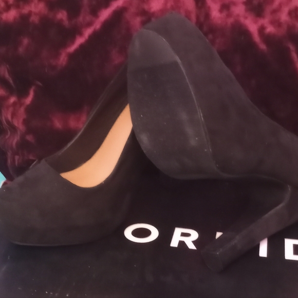 Shoes - Picture 3 of 8